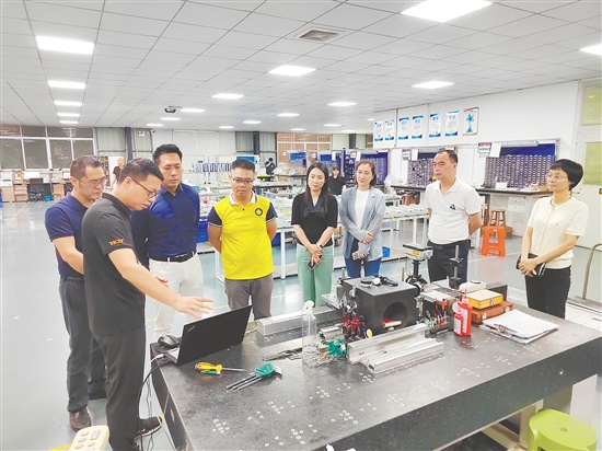 5月27日,区政协提案和联络委员会委员到广东天功自动化科技有限公司进行调研。 5月27日,区政协提案和联络委员会委员到广东天功自动化科技有限公司进行调研。