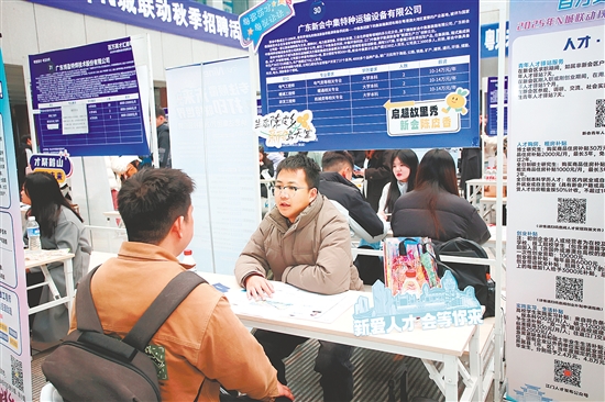 江门企业走进哈尔滨工程大学开展“百万英才汇南粤”招聘活动。 江门企业走进哈尔滨工程大学开展“百万英才汇南粤”招聘活动。