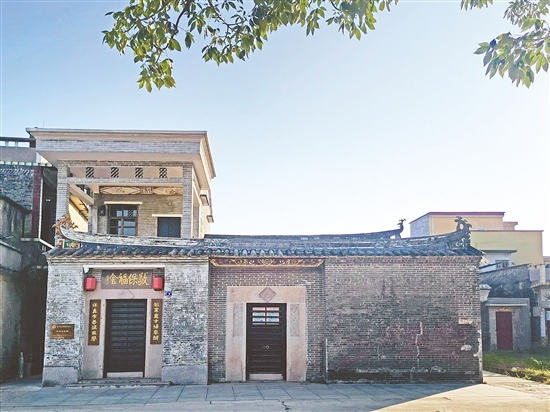 红线女故居被列为开平市文物保护单位,这里拥有泮村村最珍贵的文化记忆。 红线女故居被列为开平市文物保护单位,这里拥有泮村村最珍贵的文化记忆。