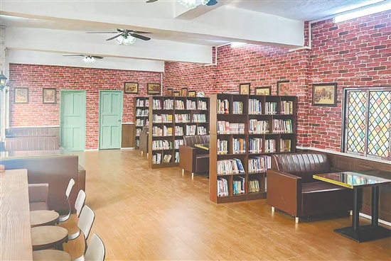 “新华悦读空间”不仅是孩子们放学后的安全驿站，更是全体村民汲取精神养分的“文化粮仓”。