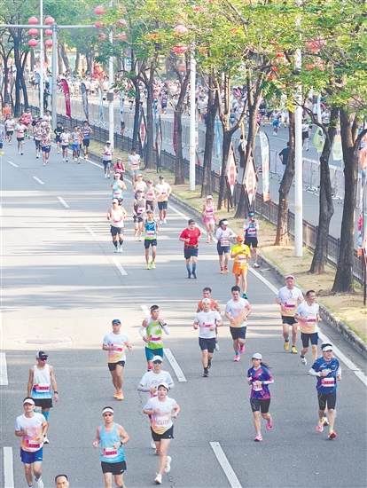 跑者途经釜山公园附近。郭永乐