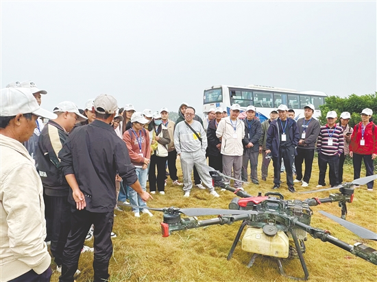 培训班采取“理论授课+实践教学+现场观摩+线上学习”模式，着力提升“新农人”的综合能力。