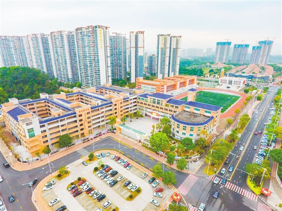 蓬江区紫茶丰雅小学校园全景。 蓬江区紫茶丰雅小学校园全景。