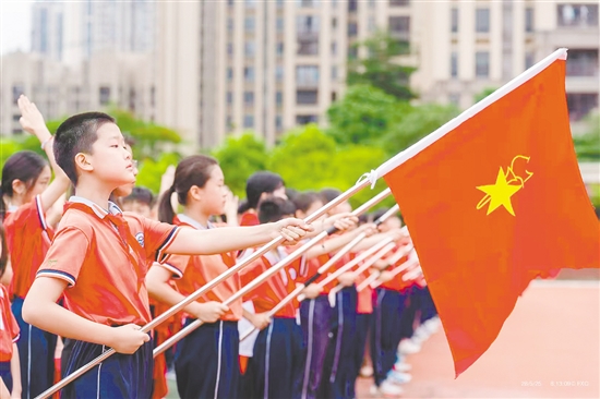 小学生入队仪式。 小学生入队仪式。