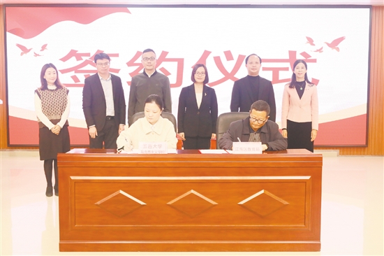 签约现场。 签约现场。