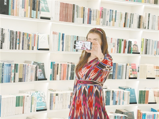 博主走进天下粮仓先锋书店采风。