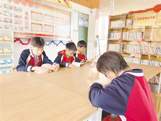 爱心书屋启用后，乡镇学子有了课后阅读的好去处。