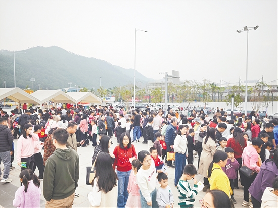 游园活动现场。