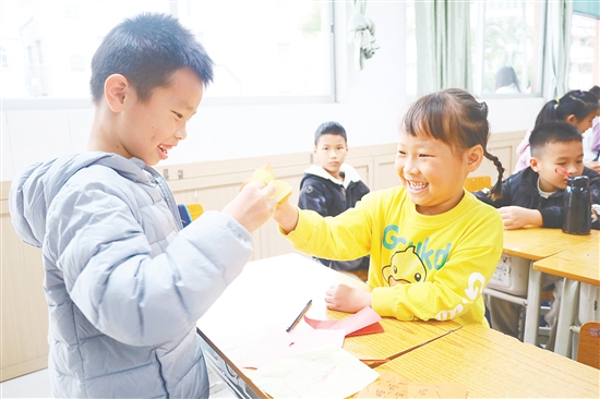 江海区“小小候鸟修炼营”让孩子们快乐成长。