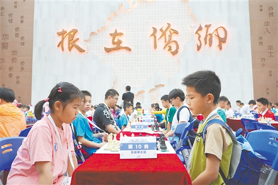 近200名棋手在中国侨都华侨华人博物馆对弈。 近200名棋手在中国侨都华侨华人博物馆对弈。