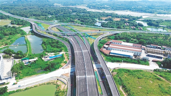 作为广东省重点建设项目,国道G240线台山大江至那金段改扩建工程按双向六车道(部分路段四车道)一级公路技术标准建设。 作为广东省重点建设项目,国道G240线台山大江至那金段改扩建工程按双向六车道(部分路段四车道)一级公路技术标准建设。