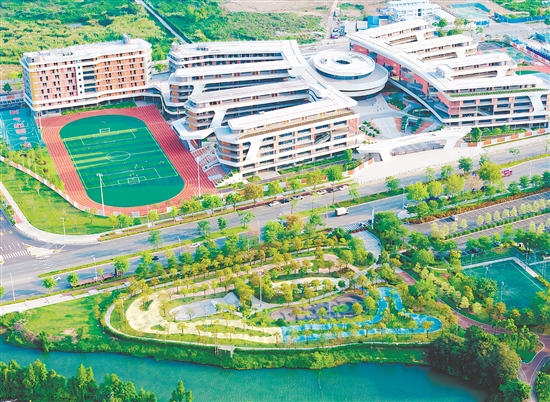 江海区景贤实验学校全景。