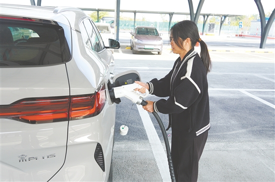 开平市将绿色发展理念融入县域发展脉络，补齐乡镇公共服务短板。