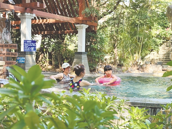三合温泉旅游进入小高峰。