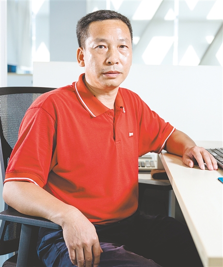 何跃武，江门市安诺特炊具制造有限公司生产保障副经理，扎根电气自动化一线，主导构建能源精细化管理体系，主持多项重大技改，突破关键设备国产化替代技术瓶颈，获多项授权专利。