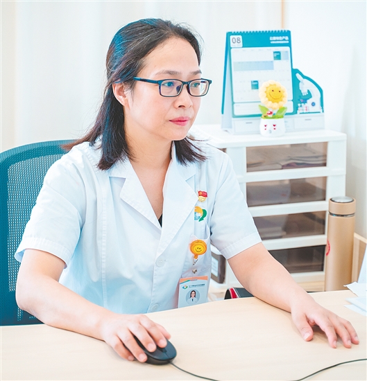 周秀春（女），江门市新会区妇幼保健院妇女保健部部长、妇女保健党支部书记，中共党员，她擅长妇科宫腹腔镜等微创手术、妇科良恶性肿瘤的综合治疗，近五年接诊1.5万人次，手术2500多台；到乡镇卫生院举办讲座及实操培训，使乡镇卫生院的救治能力得到显著提升。