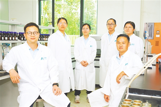 江门市澳保生物科技有限公司技术部承担省部级科研项目1项，获得发明专利6项，实用新型专利11项。通过“产品+技术服务”模式，举办技术培训50余场，培训养殖户3000余人次，实现经济效益超7000万元。