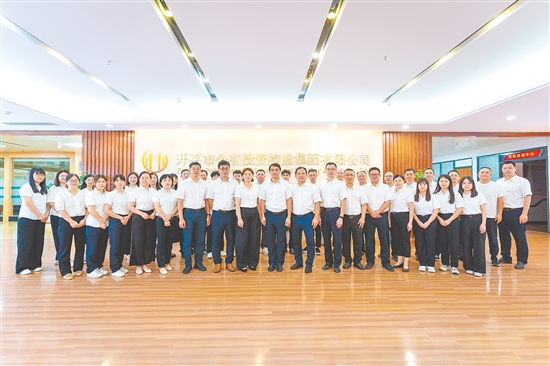 开平市公有投资控股集团有限公司聚焦建筑、投资、交通三大板块，以基建筑城，承建重点项目夯实发展根基；以资本赋能，通过AA评级推动发债、设立基金赋能产业升级；以交通惠民，率先实现公交100%电动化。