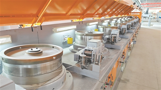 全会强调，大力推进新型工业化，把发展经济的着力点放在实体经济上，因地制宜发展新质生产力。