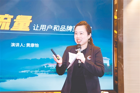 黄康怡,恩平山泉湾温泉酒店有限公司总经理、工会主席。带领酒店获评国家4A级旅游景区、广东省职工疗休养基地等7项省级以上荣誉。推动酒店数字化转型,微信公众号粉丝从2万增至8万。参与多地五星级温泉酒店评定,校企合作培养文旅人才,酒店累计公益捐款超300万元、提供数百个就业岗位。获评恩平市优秀共产党员、“最美文旅人”等。 黄康怡,恩平山泉湾温泉酒店有限公司总经理、工会主席。带领酒店获评国家4A级旅游景区、广东省职工疗休养基地等7项省级以上荣誉。推动酒店数字化转型,微信公众号粉丝从2万增至8万。参与多地五星级温泉酒店评定,校企合作培养文旅人才,酒店累计公益捐款超300万元、提供数百个就业岗位。获评恩平市优秀共产党员、“最美文旅人”等。