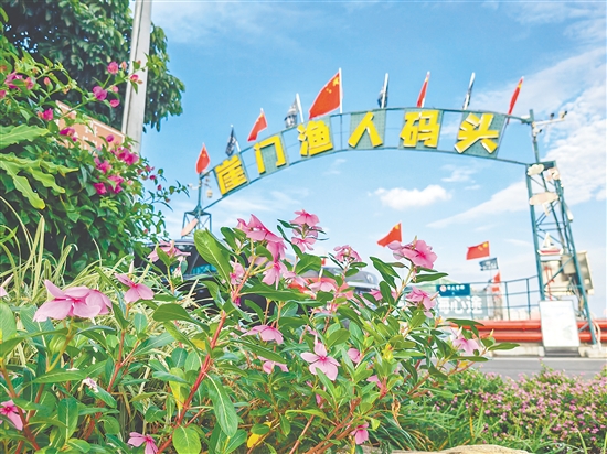 新会区创新滨海文旅融合发展模式,倾力打造特色滨海旅游带,崖门渔港内可乘游艇畅游碧海银湖段。 新会区创新滨海文旅融合发展模式,倾力打造特色滨海旅游带,崖门渔港内可乘游艇畅游碧海银湖段。