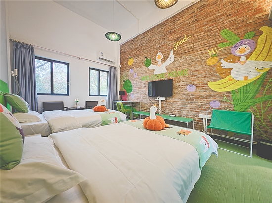 古井镇积极盘活闲置资源、引入社会资本,将百年侨校改造升级为特色民宿酒店。 古井镇积极盘活闲置资源、引入社会资本,将百年侨校改造升级为特色民宿酒店。