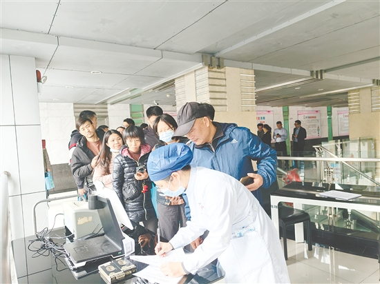 无偿献血活动现场。