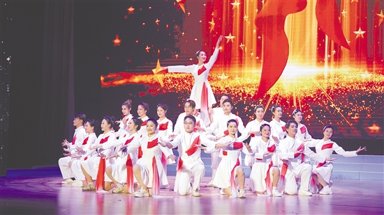 蓬江师生喜气洋洋迎新春。