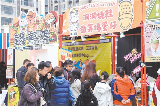 本届面包咖啡音乐节吸引了众多市民游客前往体验。