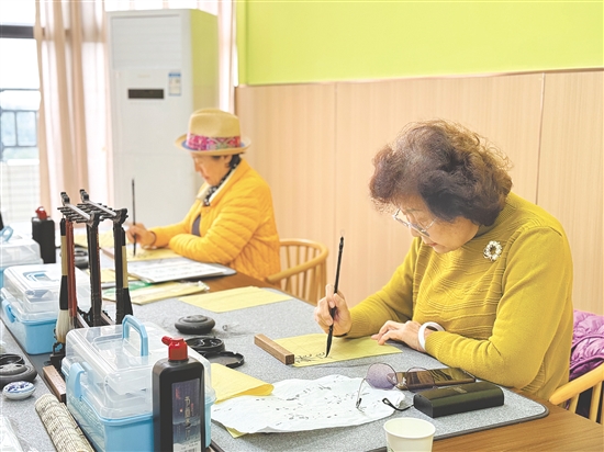 三合镇凭借优质资源吸引不少“候鸟一族”前来旅居。