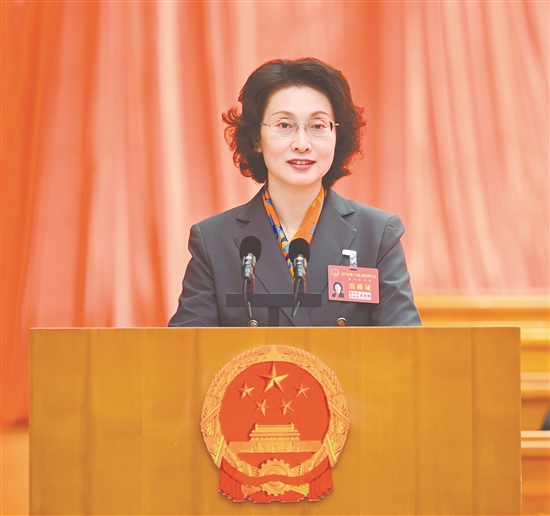 2月5日上午，江门市第十六届人民代表大会第六次会议在市委市政府大会堂开幕。市长吴晓晖向大会作政府工作报告。