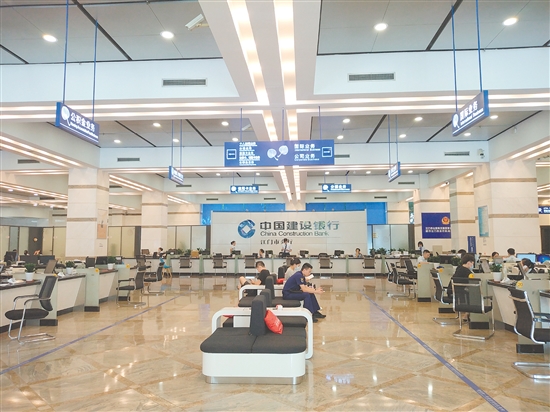 江门建行深入践行“金融为民”理念，不断提升金融服务水平。