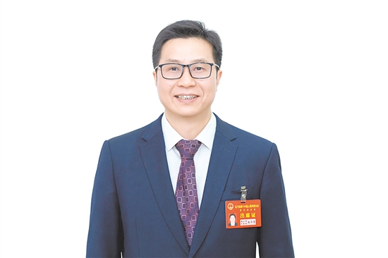 鹤山市市长张华景