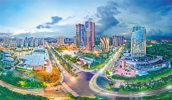 商圈是城市商业的重要载体。蓬江区推动环五邑华侨广场商圈向全市首个百亿商圈迈进，同时发挥核心商圈影响力，创新多元化消费业态，营造更加浓厚的商圈氛围。环市街道供图