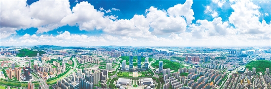 从江门“郊区”到湾区“千亿强区”，蓬江区用41年时间，完成了一场波澜壮阔的逆袭。图为蓬江城区鸟瞰图。周华东