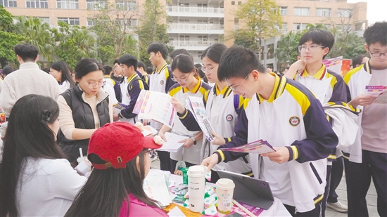 江门一中宣讲活动现场气氛热烈。