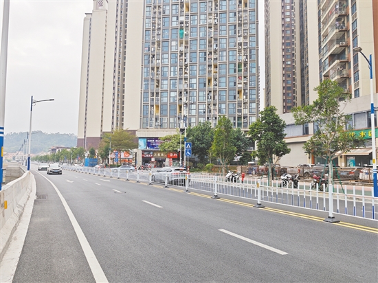 十二号路（咏春路）新建部分道路宽阔平坦。