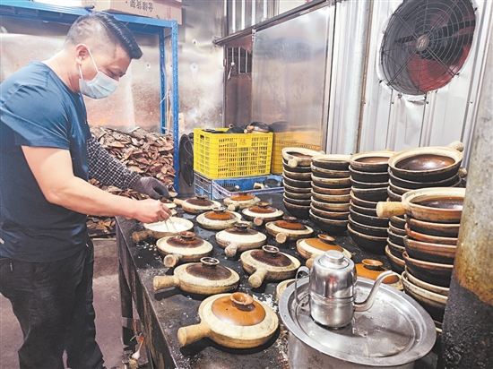 这个春节，方洪伟“忙并快乐着”。