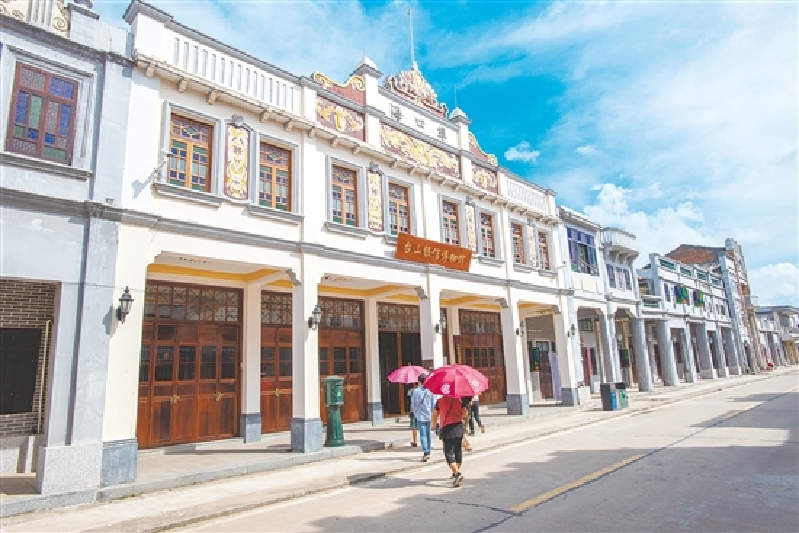 台山银信博物馆是一座将学术性、知识性、文化性与娱乐休闲功能相融合的历史文化博物馆。