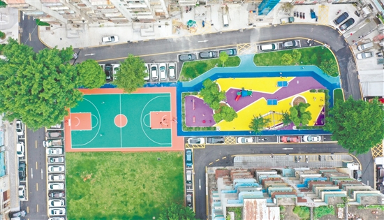 改造后的丽苑社区休闲健身广场。 改造后的丽苑社区休闲健身广场。