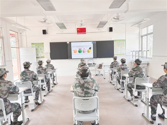 江门市明德学校向学生开展职业教育启蒙课程。 江门市明德学校向学生开展职业教育启蒙课程。