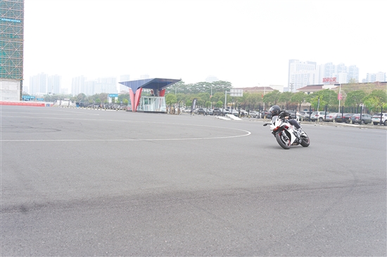 泰国经销商到大冶摩托参观、试驾摩托车。