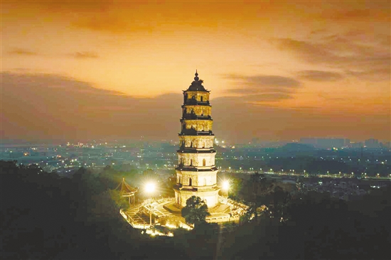 凌云塔位于茶坑村凤山山顶，曾两次入选“新会八景”。