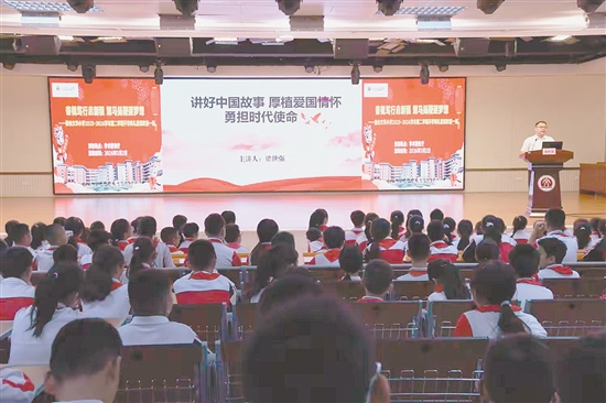 新会文华小学校长梁世强向同学们提出“骐骥奔腾”三步法。