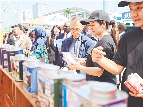 中国侨都（江门）咖啡节活动现场游人如织。郭永乐
