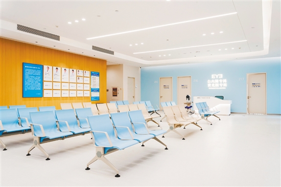 新大楼投入使用后，该院的青白科诊疗环境也已全面升级。