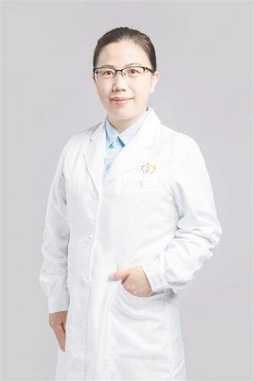 产科副主任医师曾秋霞