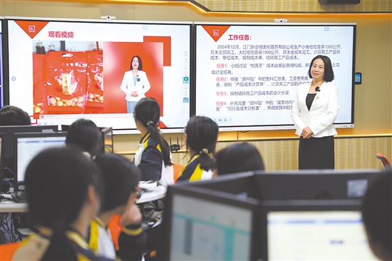 梁锦芳打造以行动为导向的“共生课堂”。