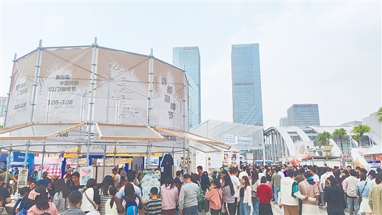 这场由塘口文艺青年打造的咖啡文化盛宴，不单单是一次咖啡的狂欢，更是一次乡村创意的城市绽放。