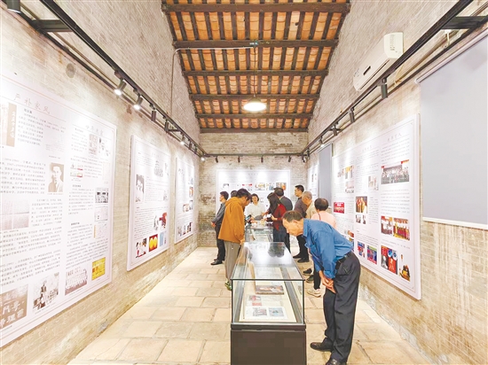 汤钊猷院士展览馆开馆后，吸引众多宗亲乡邻慕名前来参观。
